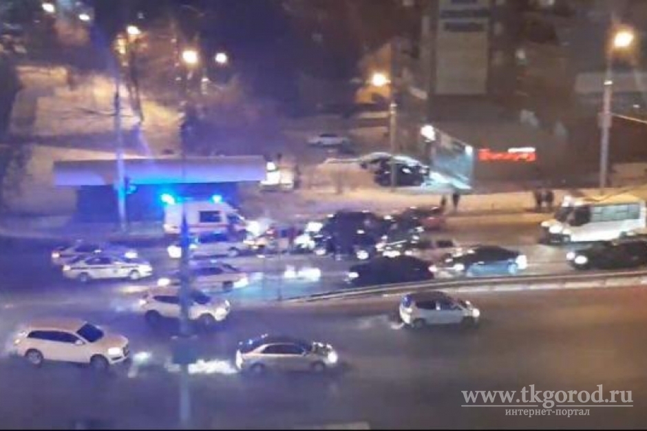 Восемь автомобилей столкнулись на улице Байкальской в Иркутске