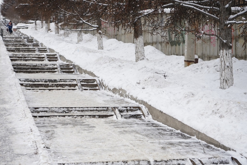 Тротуар в Университетском очистили от снега после вмешательства спикера Думы Иркутска