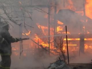 За ночь на пожарах в Иркутской области погибли три человека