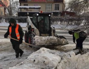 Около двух тысяч тонн снега вывезли с улиц Иркутска за сутки