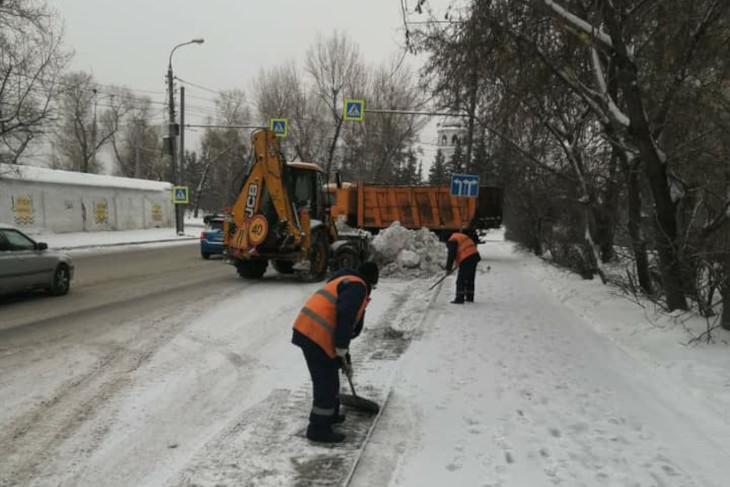За сутки с улиц Иркутска вывезли 924 тонны снега