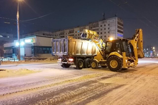 Более 900 тонн снега вывезли с иркутских улиц за минувшие сутки