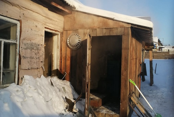 Трое мужчин погибли при пожарах в Иркутской области за сутки