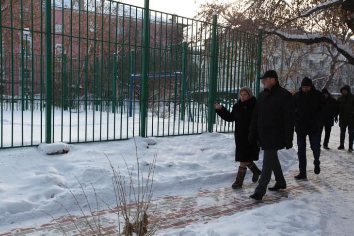 Руслан Болотов поручил усилить контроль за уборкой дворов в Иркутске