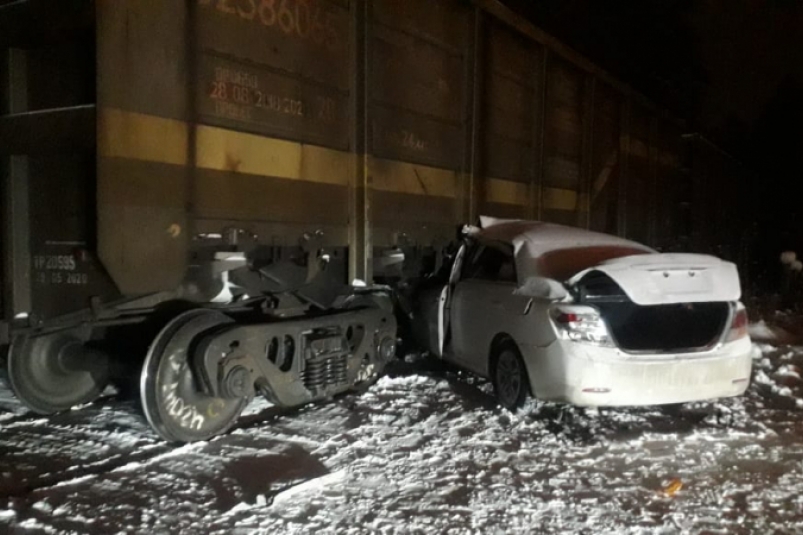 16-летний водитель и пассажир иномарки пострадали в столкновении с ж/д составом в Ангарске