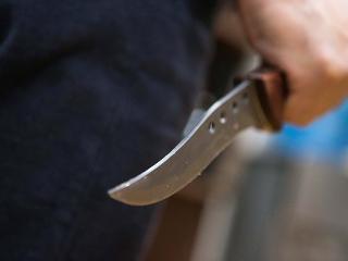 Прокуратура проводит проверку по факту нападения подростка с ножом на девушку