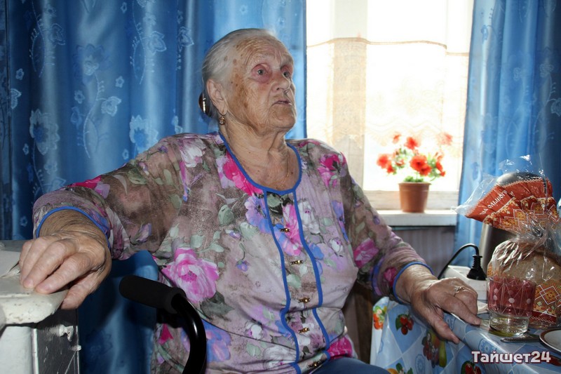 Блокадница в авторитете: 92-летняя жительница посёлка Тамтачет получила Грамоту областного парламента