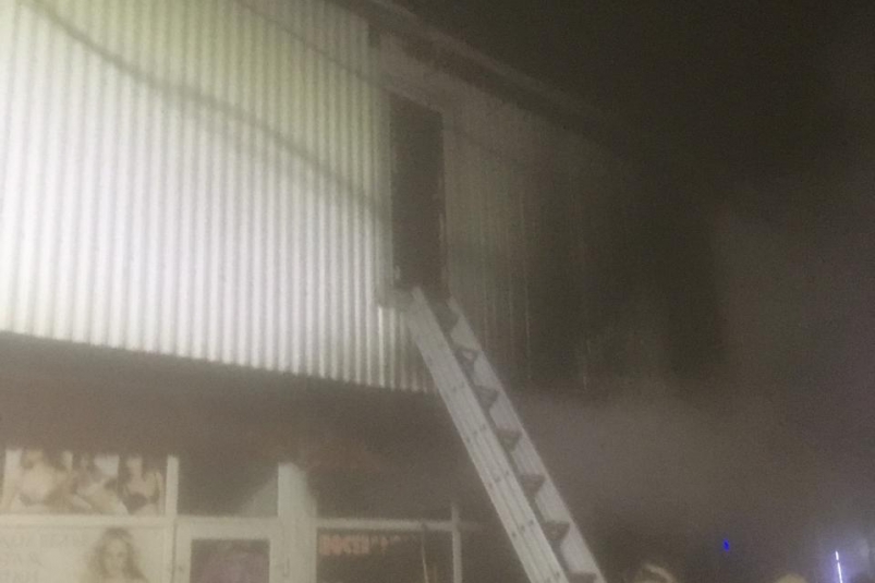 Пожар произошел на рынке Южный в Иркутске вечером, 27 января