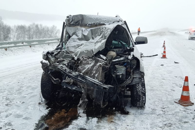 Водитель Kia и 2-летний пассажир Toyota пострадали в ДТП на трассе "Байкал"
