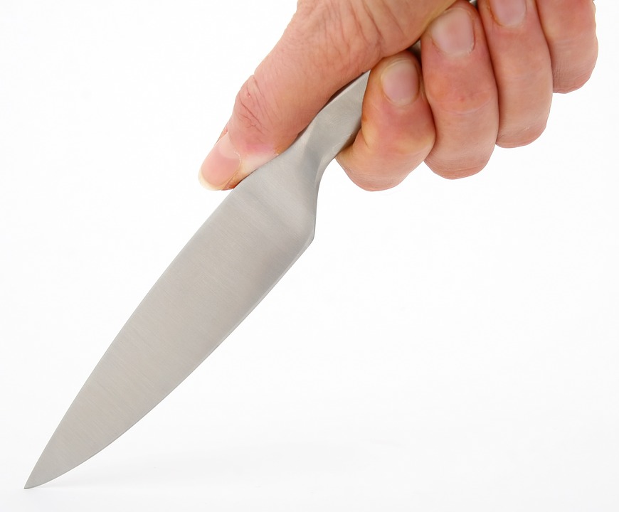 В Нижнеудинском районе подростка ударил ножом собутыльник его отца