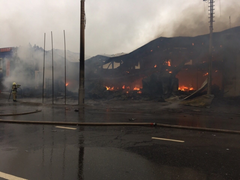 Кафе и несколько офисных помещений отстояли огнеборцы на пожаре в Иркутске