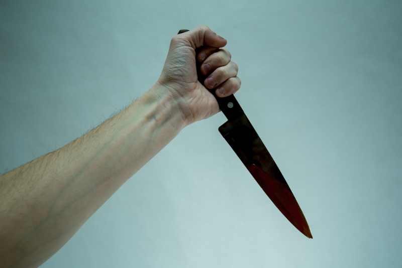 Вооруженный ножом мужчина напал на 15-летнего школьника в Иркутской области