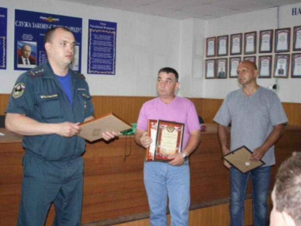 В Усть-Куте  наградили двух мужчин за спасение шестилетней девочки
