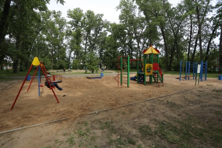 Более 100 новых детских и спортивных площадок планируется установить во дворах Иркутска в 2017 году