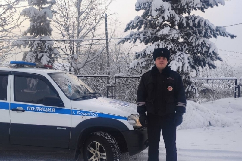 Сотрудник ГИБДД спас замерзающих пассажиров в заглохшем автомобиле в Иркутской области