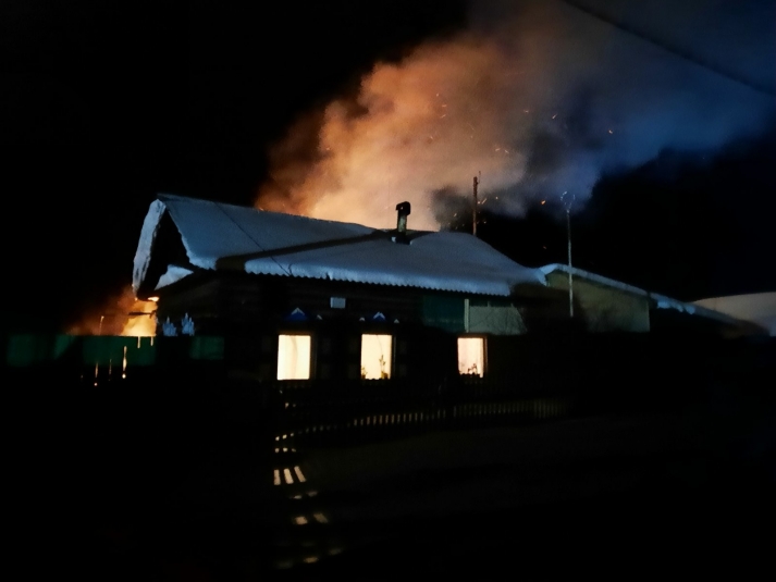 Добровольные пожарные спасли от огня жилой дом в Черемховском районе Приангарья