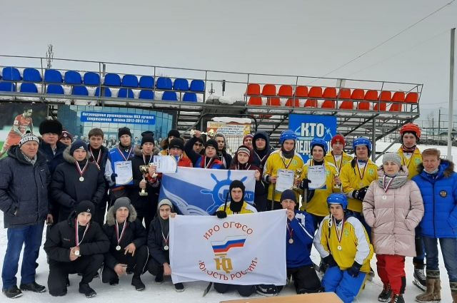 Студенты техникумов скрестили клюшки: турнир по бенди прошел в Иркутске