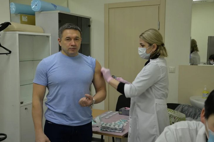 В Байкальском банке Сбербанка началась вакцинация сотрудников от COVID-19