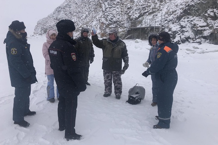 Инспекторы ГИМС перешли на усиленный режим работы из-за разрушения льда на Байкале