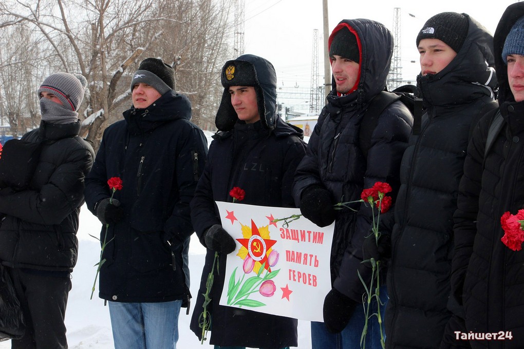 Ученики школы-интерната №24 в Тайшете почтили память погибших на фронте героев-земляков