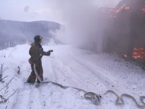 134 огнеборца ликвидировали 11 серьезных пожаров по всей Иркутской области за минувшие сутки