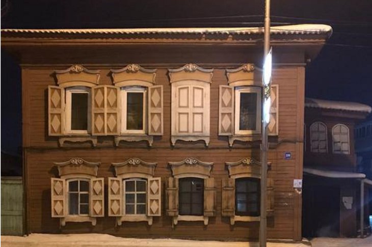 В деревянном доме-памятнике в Иркутске обрушился потолок