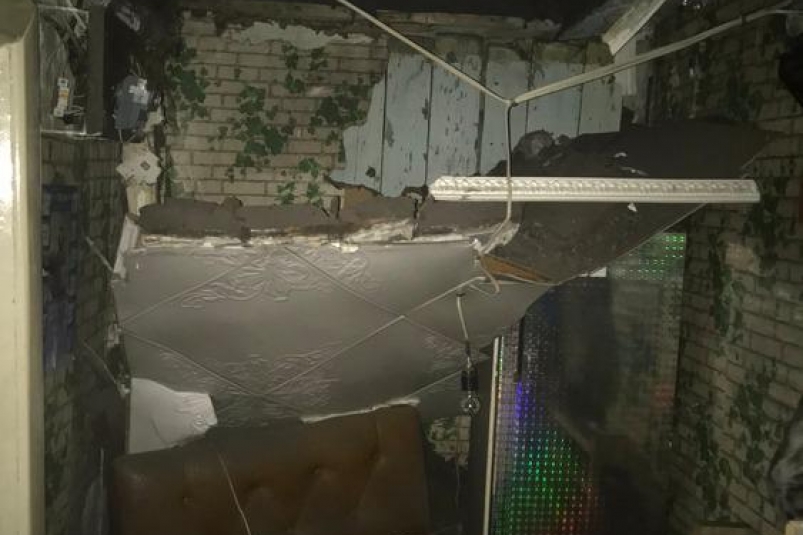Потолок обрушился в пристрое деревянного дома-памятника в центре Иркутска