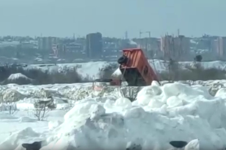 Десять протоколов о нарушении правил вывоза снега составили в Иркутске за две недели