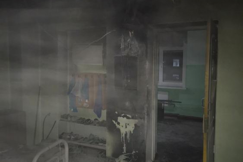 26 человек эвакуировались из-за пожара в здании школы-интерната в Иркутске