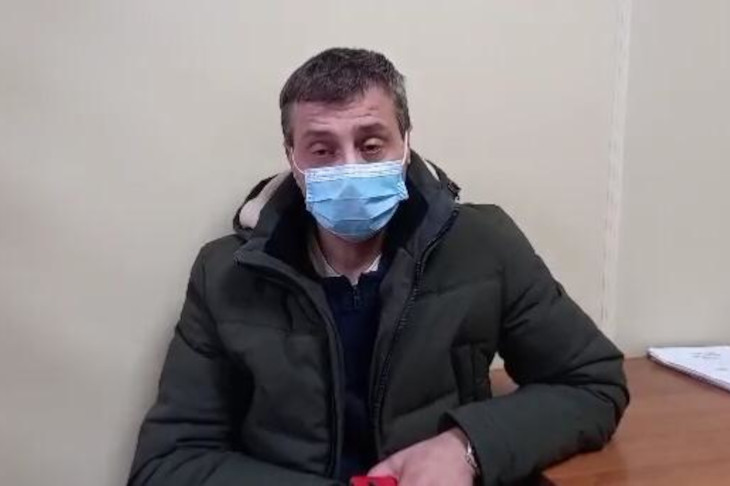В Иркутске сотрудники ГИБДД устанавливают личность выпавшего из автобуса пассажира