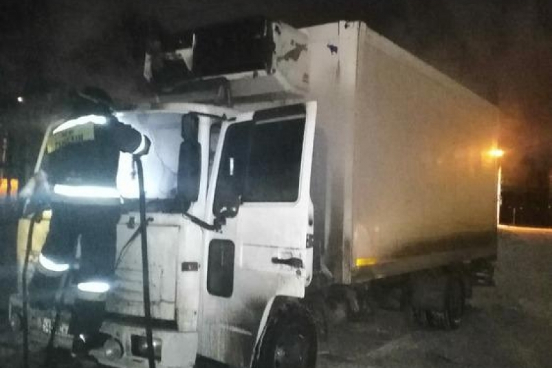 Трупы двух мужчин найдены в сгоревшем грузовике на улице Лермонтова в Иркутске