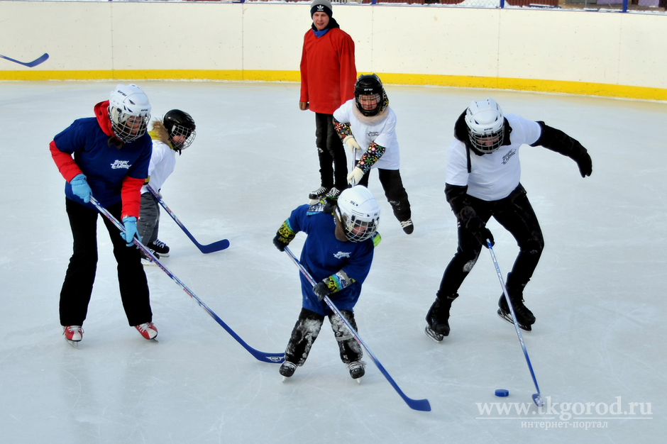 В Правобережном районе состоялся спортивный турнир «Папа, мама, я – хоккейная семья»