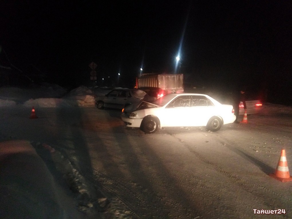 В Тайшете «Лада» из Новокузнецка врезалась в Toyota Corolla. Все живы
