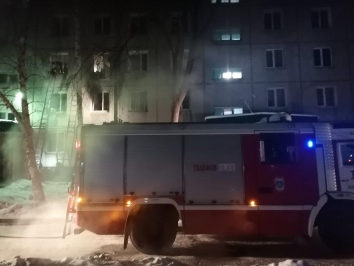 Два человека погибли и два пострадали на пожаре в пятиэтажном доме в Ангарске