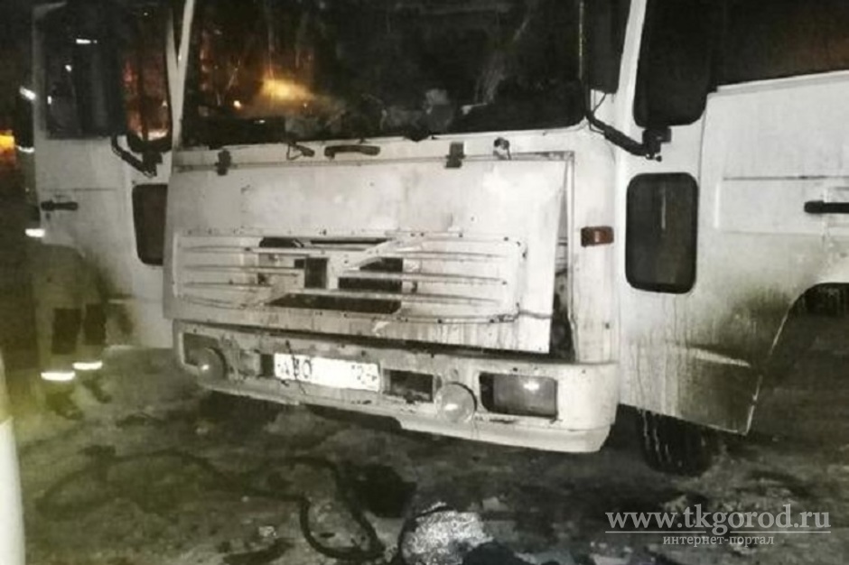 Двое мужчин погибли при возгорании в кабине грузовика в Иркутске