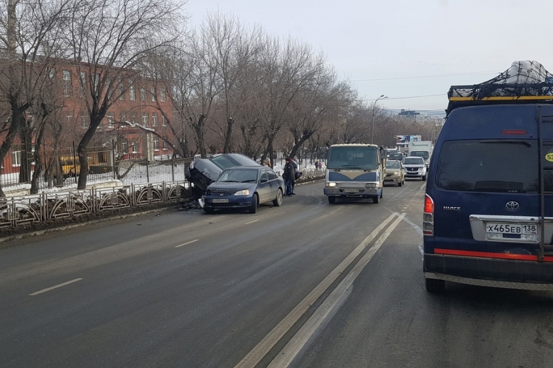 Три иномарки столкнулись на улице Маяковского в Иркутске