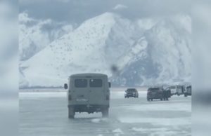 Водителя, перевозившего девять пассажиров по льду Байкала, задержали в Ольхонском районе