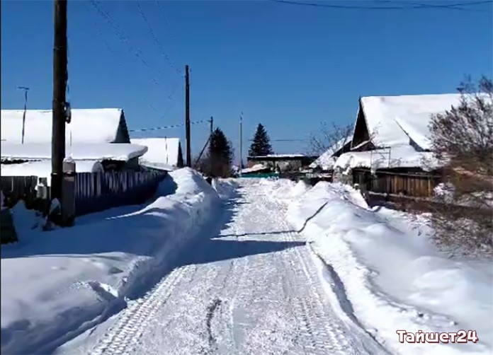 Видеофакт. Снегоборьба по-тайшетски: прокатился по улице с поднятым ковшом