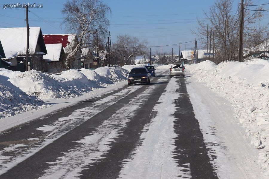 «Городское хозяйство» продолжает убирать снег с улиц Тайшета