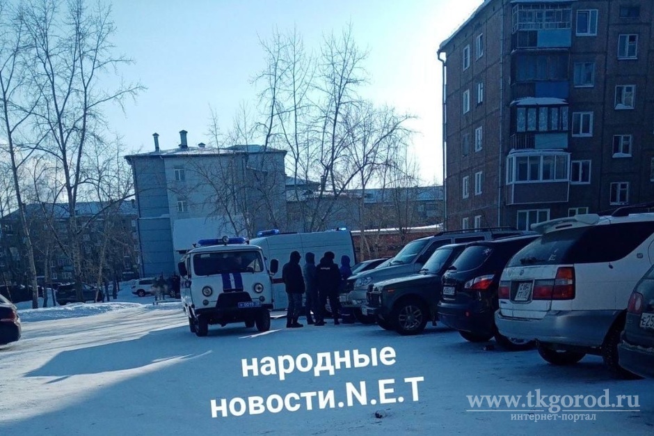 В Братске на улице Комсомольской произошло убийство. На месте работают стражи порядка
