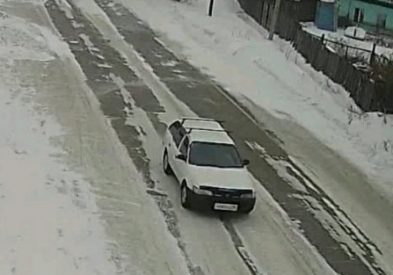 Водитель иномарки сбил школьницу в Усолье-Сибирском и скрылся с места ДТП
