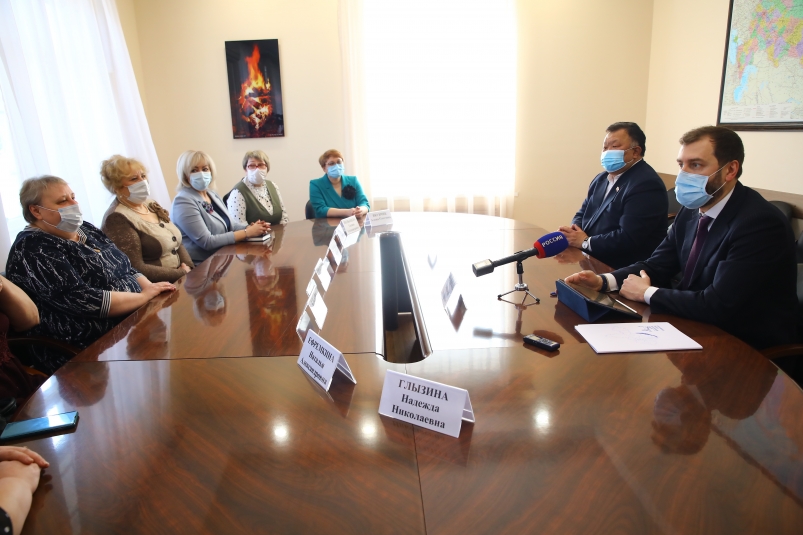 Руководство ЗС Приангарья обсудило актуальные проблемы с женщинами-председателями Дум