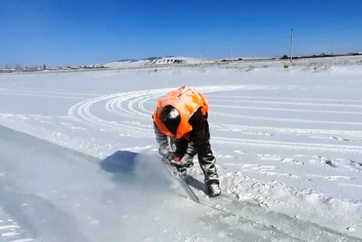 12 километров льда распилят на реках в Иркутской области из-за угрозы подтопления