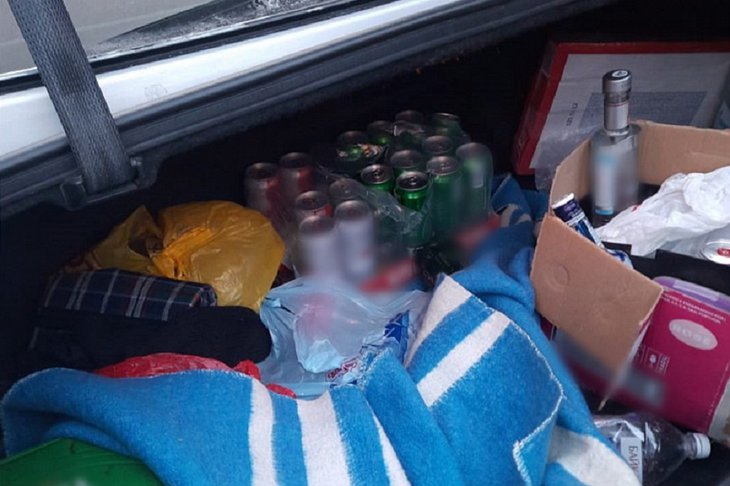 В Иркутске  таксист-киргиз, незаконно торговавший алкоголем, травмировал полицейского при задержании