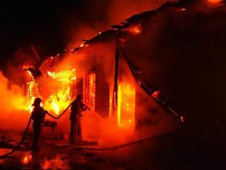 За сутки на пожарах в Иркутской области погибли два человека