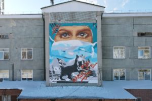 Панно разместили на фасаде Иркутской областной инфекционной больницы в знак благодарности врачам