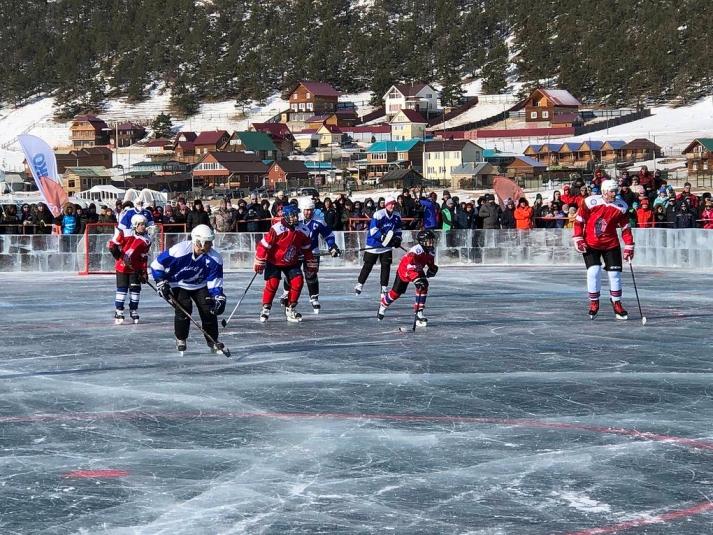 Олимпийские чемпионы одержали победу над иркутскими хоккеистами в матче на льду Байкала