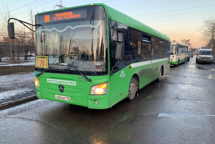 Водитель автобуса сбил насмерть пенсионерку на Розы Люксембург в Иркутске