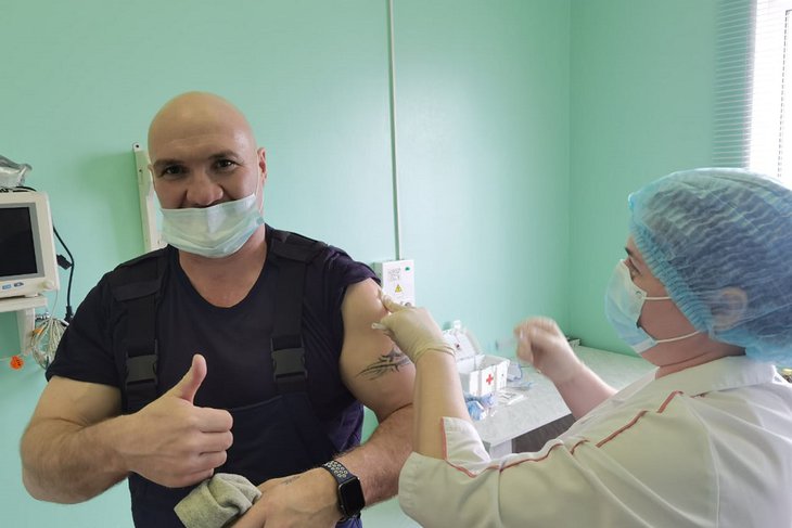500 сотрудников получили прививки от COVID-19 на Вернинском ГОКе