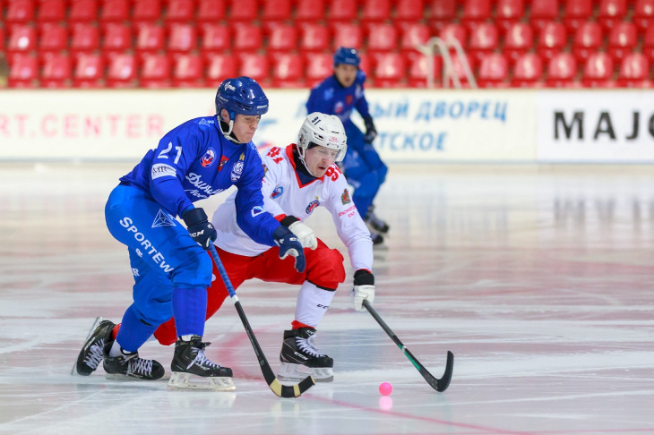 Красноярский «Енисей» в пятый раз выиграл чемпионат России по хоккею с мячом